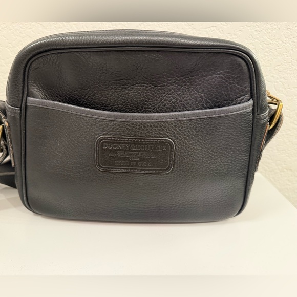 Vintage Dooney and Burke leather crossbody - Picture 2 of 9
